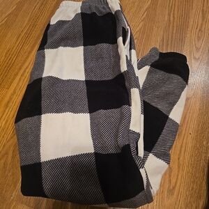 Old Navy Black and White Plaid Pants